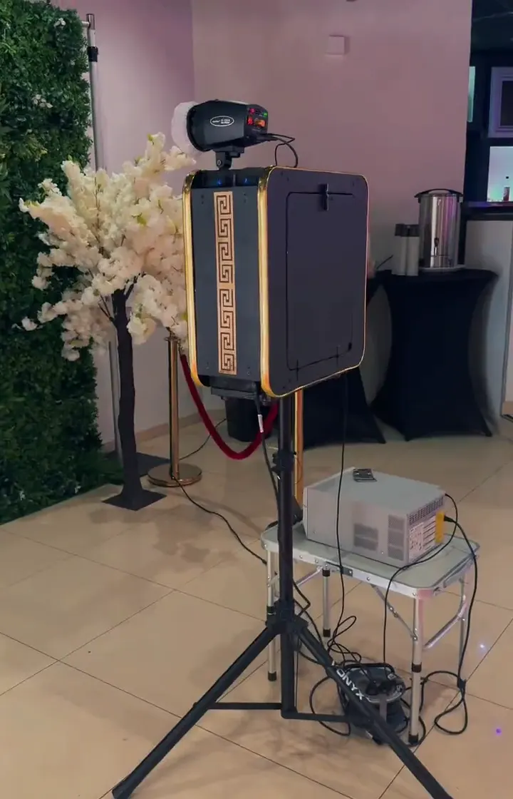 Photobooth et Miroirbooth prêts pour les invités, aperçu d'une prestation réelle MySelfieBooth