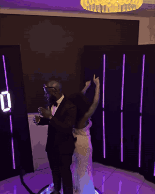 Un tour à 360° en duo, prestation réelle MySelfieBooth